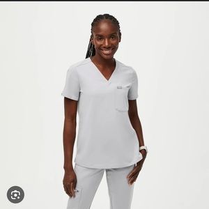 SLATE FIG WOMENS CATARINA ONE POCKET SCRUB TOP NWT